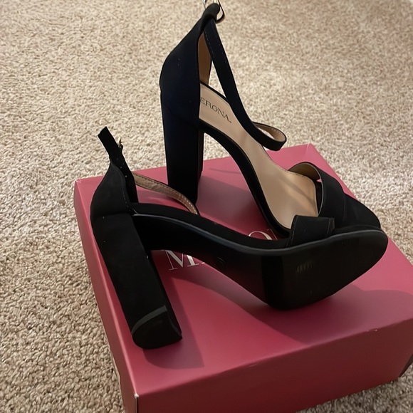 High heels - Picture 3 of 3